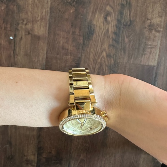 Micheal Kors Gold Watch - Picture 3 of 3